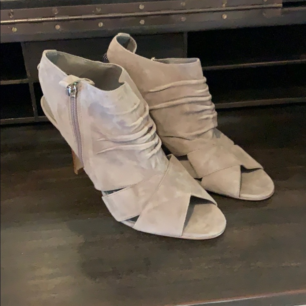 Woman’s guess heels